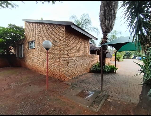 2 BEDROOM TOWNHOUSE FOR SALE IN SAFARI GARDENS